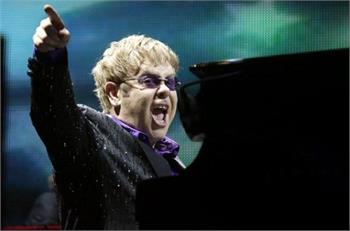 Elton John challenges new Russian anti-gay law