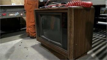 Trash to $100,000 treasure: Cash found in old TV set