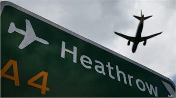 مسافر قاچاقی هواپیما روی بام فروشگاهی در لندن سقوط کرد